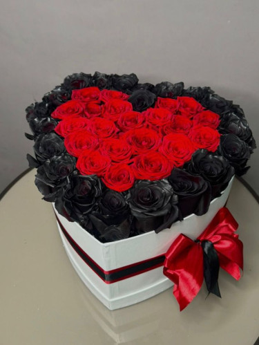 41 black and red roses Heart