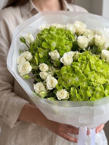 Lime & Snow Posy 